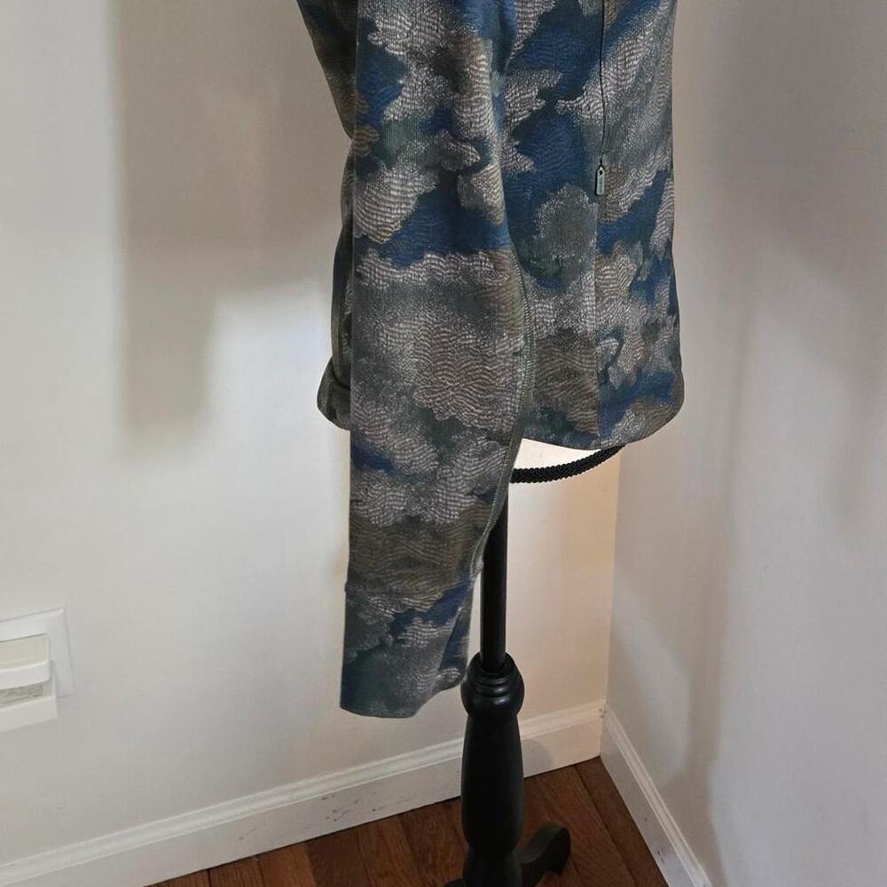 Athleta green Salutation Jacket camo full zip jacket athletic running small - Picture 4 of 8